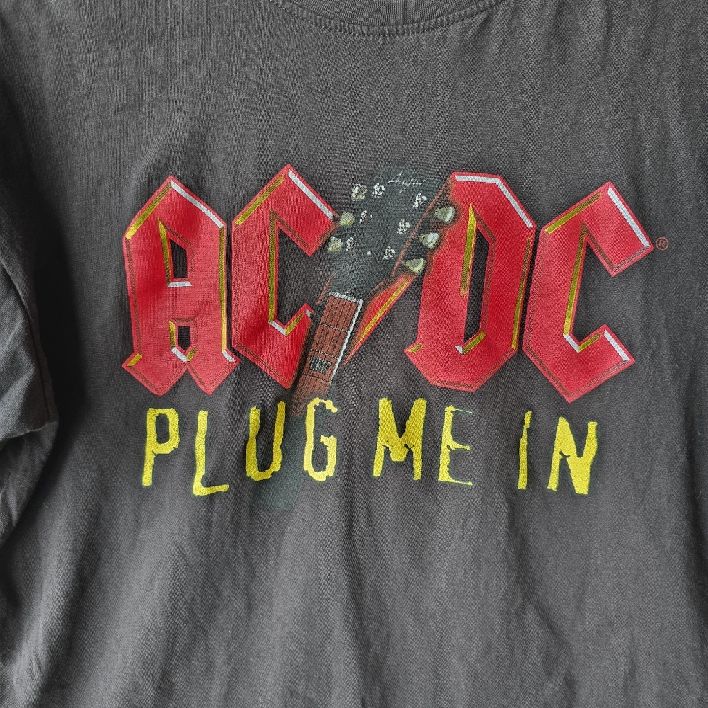AC/DC Plug Me In Black Red T Shirt Womens Small - Picture 2 of 6